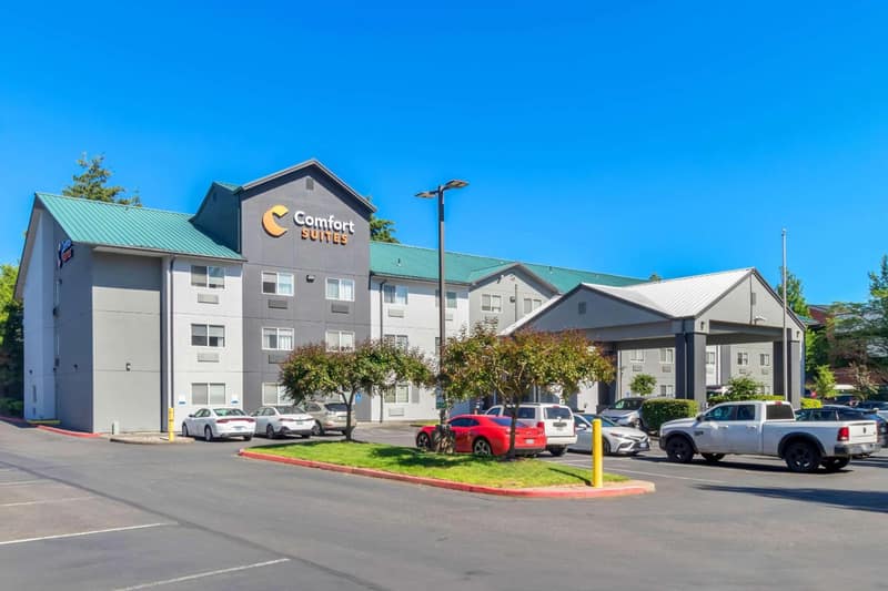 Comfort Suites Portland Airport — building