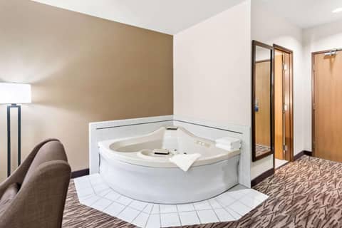 Comfort Suites Portland Airport — photo 6