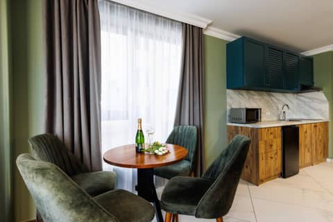 Avenue Aparthotel — hotel room