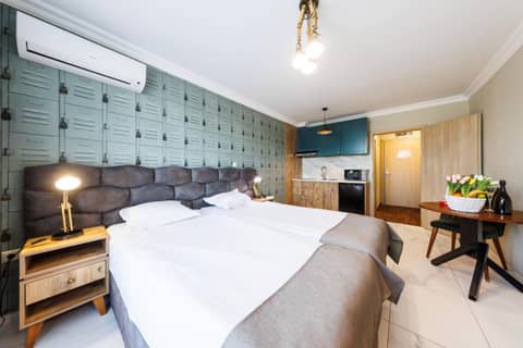 Avenue Aparthotel — hotel room