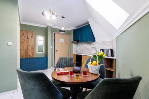 Avenue Aparthotel — kitchen