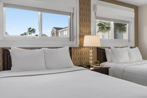 Peacock Suites — photo 2