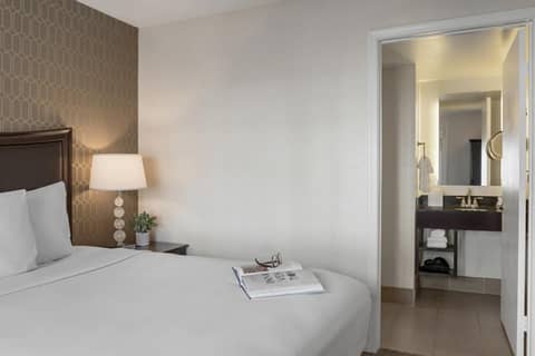 Peacock Suites — photo 4