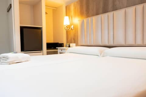 Hotel Sercotel Doña Carmela — bedroom