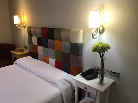 Hotel Sercotel Doña Carmela — bedroom