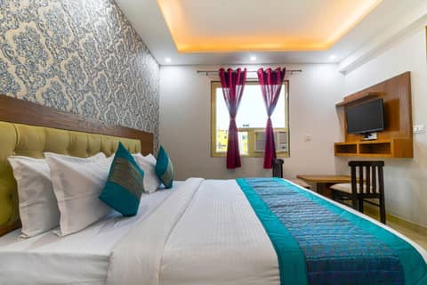 Hotel Urban Tree At Delhi Airport — hotel room