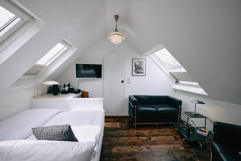 18Arts Hotel - Living in a Gallery! — photo 7