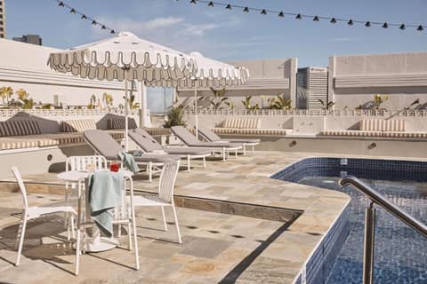 Rydges Melbourne — recepcion & lobby