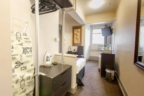 City Square Motel — hotel room