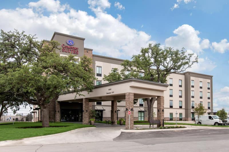 Comfort Suites - South Austin — building