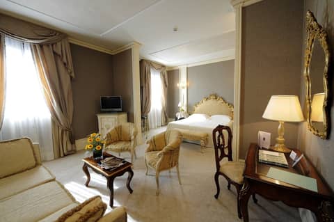 Ca' Sagredo — hotel room