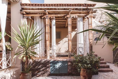 Les Deux Tours — balance & terrace