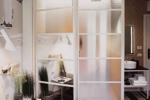 Select Sol — bathroom