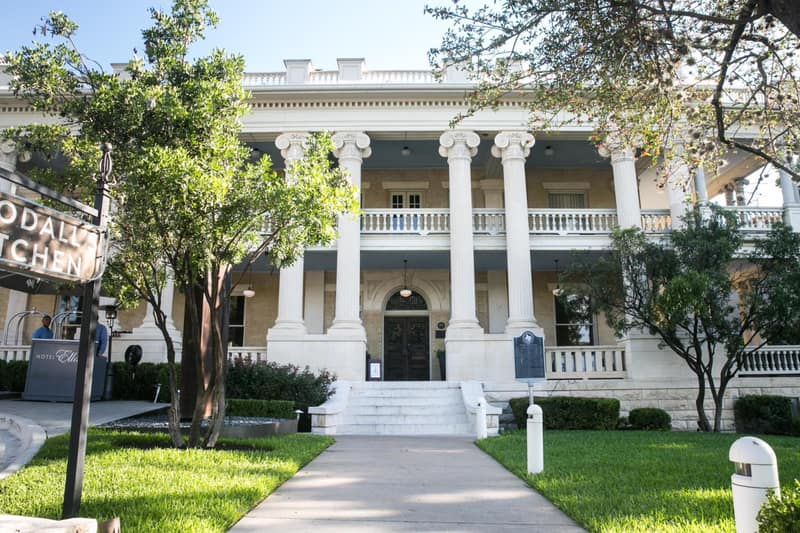 Hotel Ella — building
