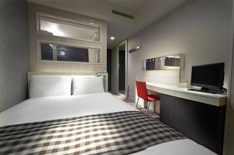 Sotetsu Fresa Inn Shimbashi-Karasumoriguchi — hotel room