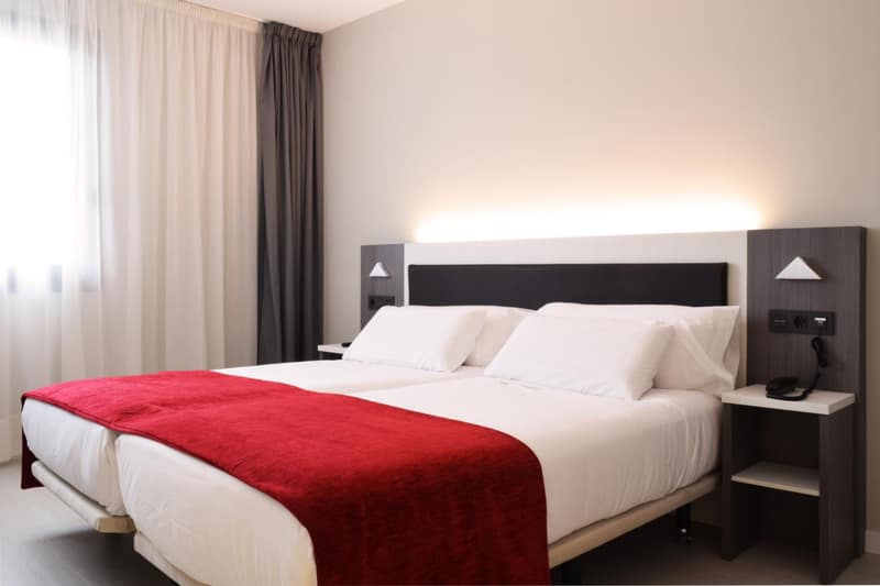 Hotel New Bilbao Airport — hotel room