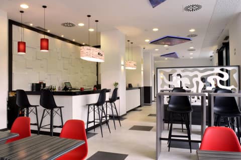 Hotel New Bilbao Airport — dining
