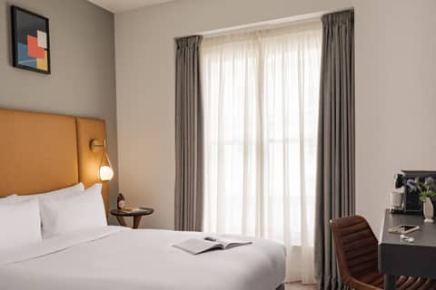 Bob W London Hyde Park — hotel room
