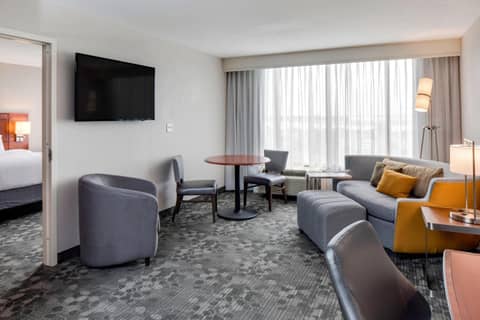 Courtyard by Marriott Boston Logan Airport — hotel room