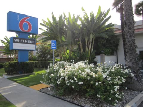 Motel 6-Anaheim, CA — photo 8
