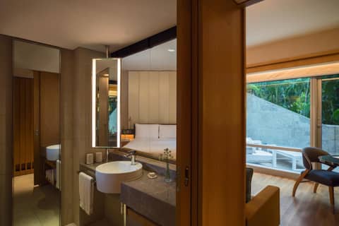 Renaissance Hong Kong Harbour View Hotel — photo 2