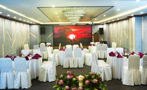 Happy Life Grand Hotel & Rooftop Skybar — photo 9