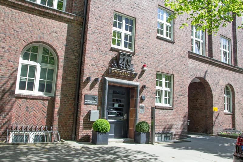 Apartment040 — building