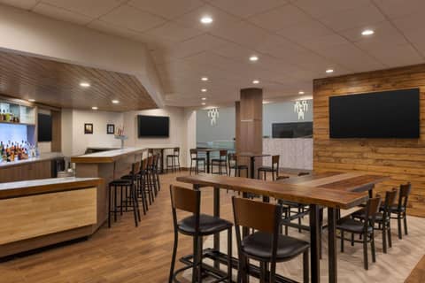 Doubletree By Hilton Fort Worth South — dining