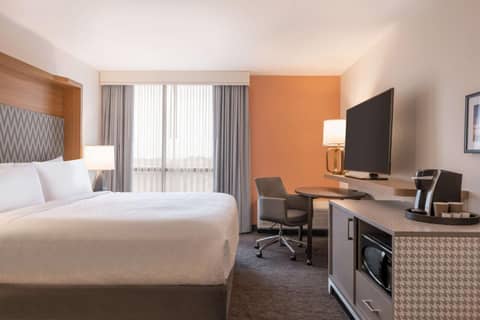 Doubletree By Hilton Fort Worth South — hotel room