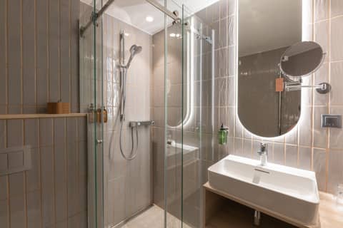Oru Hub Hotel Tallinn - Handwritten Collection — bathroom