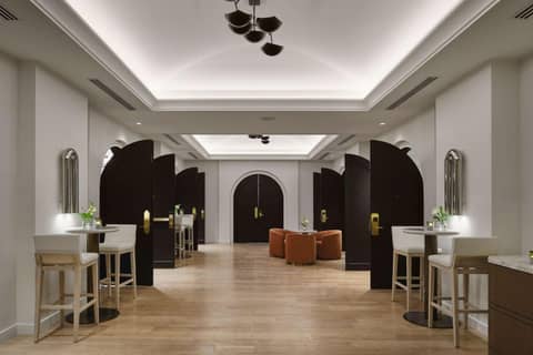 Vogue Hotel Montreal Downtown, Curio Collection by Hilton — photo 3