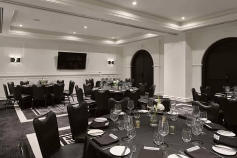Vogue Hotel Montreal Downtown, Curio Collection by Hilton — photo 7
