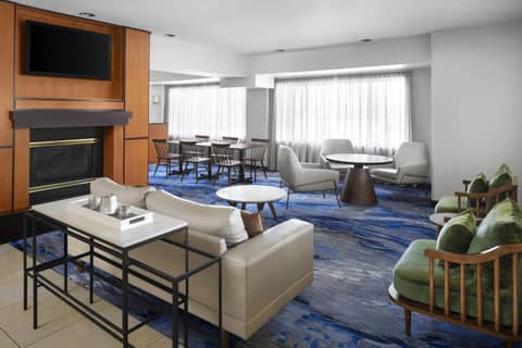 Fairfield by Marriott Inn & Suites Denver Airport — lounge