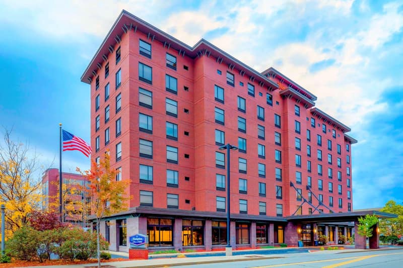 Hampton Inn & Suites Pittsburgh Downtown — building