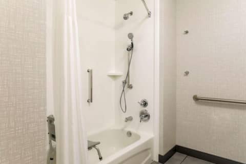Hampton Inn & Suites Pittsburgh Downtown — photo 2