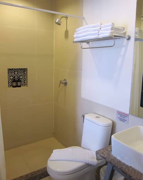 Acca Patong Apartments — bathroom