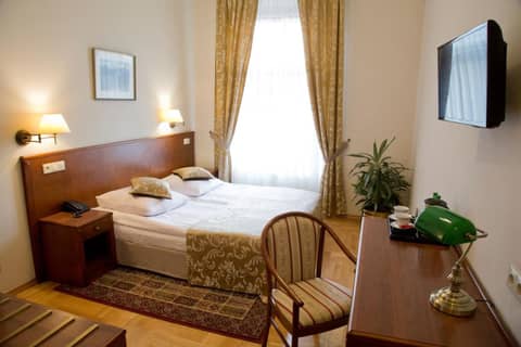 Hotel Polonia — hotel room
