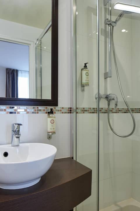 Hotel Apolonia Paris Montmartre; Sure Hotel Collection by Best Western — photo 3
