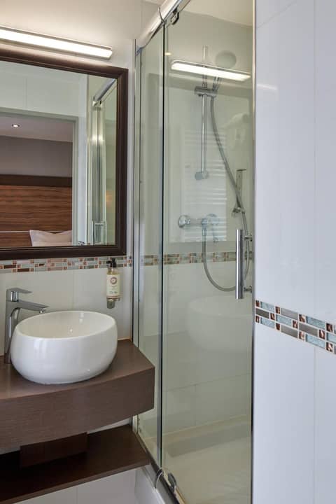 Hotel Apolonia Paris Montmartre; Sure Hotel Collection by Best Western — photo 5