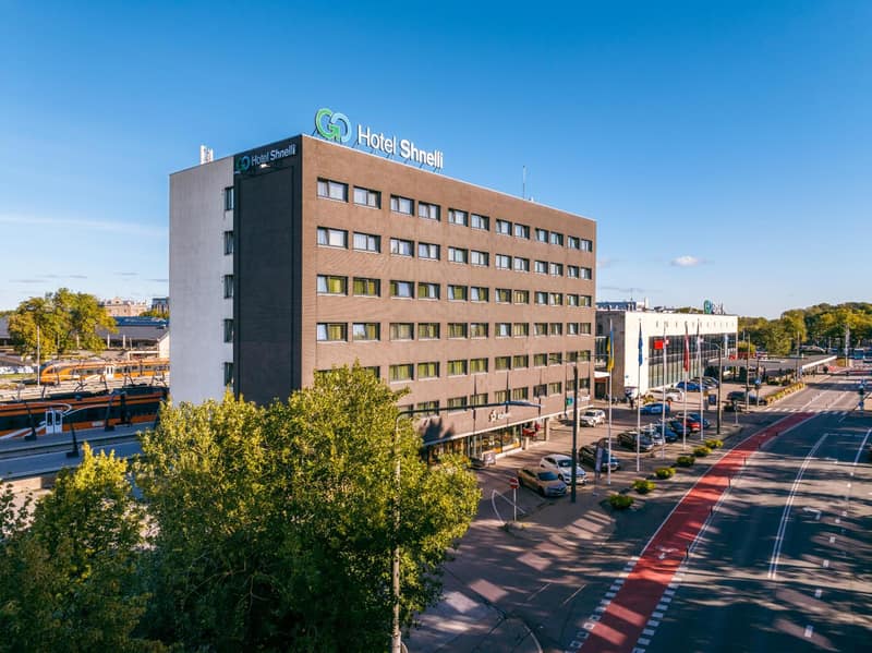 Go Hotel Shnelli — building