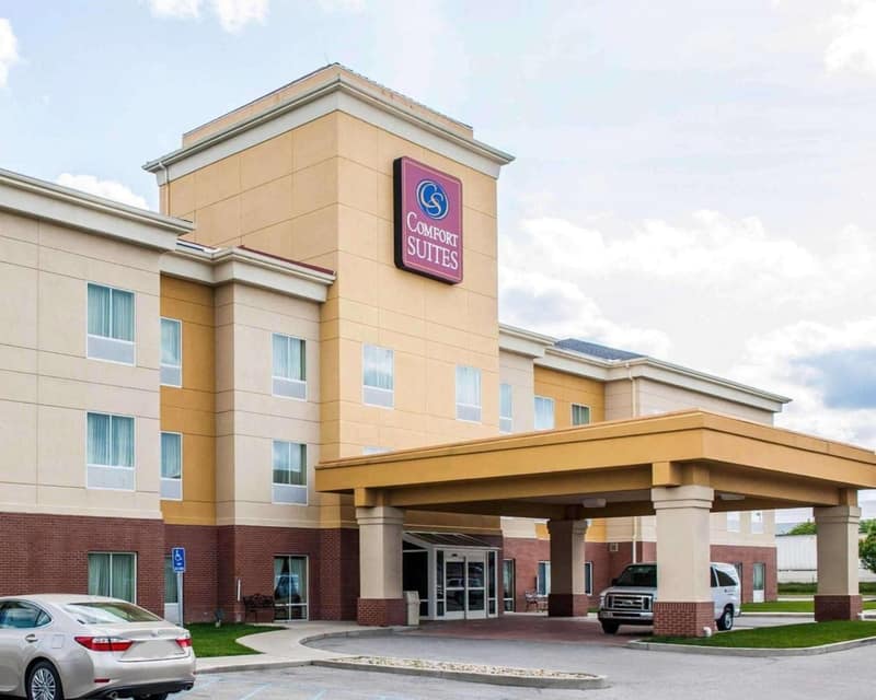 Comfort Suites near Indianapolis Airport — building