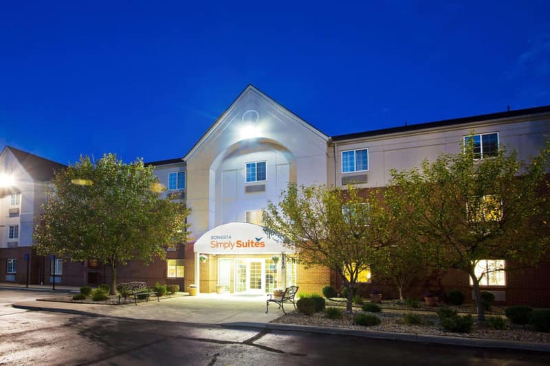Sonesta Simply Suites Detroit Troy — building