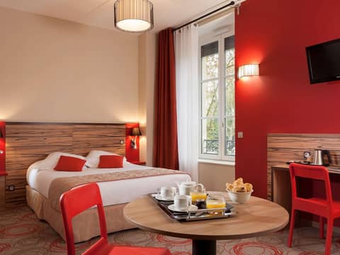 Aparthotel Adagio Lyon Patio Confluence — hotel room