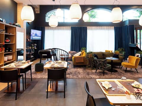 Aparthotel Adagio Lyon Patio Confluence — dining