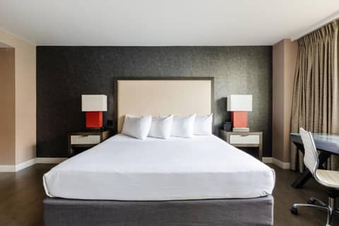 2500 Penn, a Placemakr Experience — hotel room