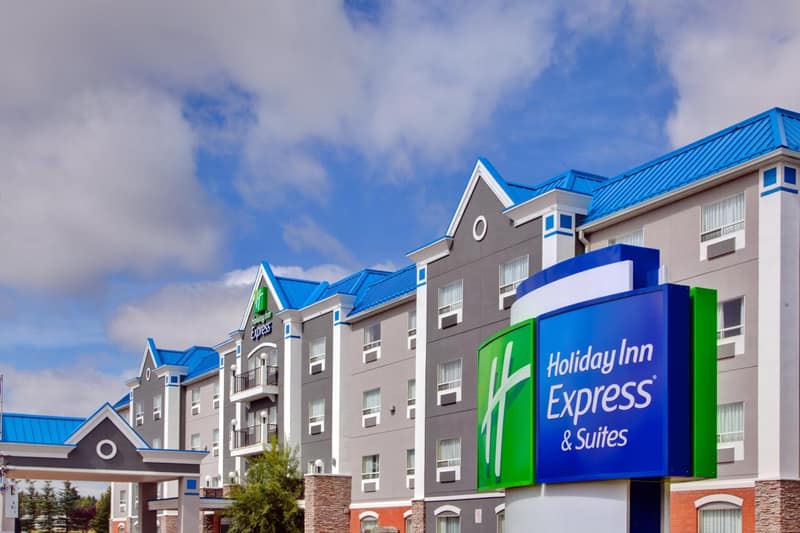 Holiday Inn Express Calgary South by IHG — building