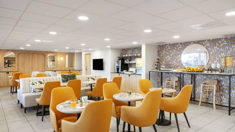 Residhome Nice Aéroport — dining
