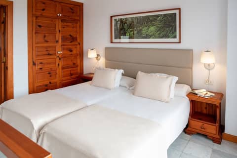 Aparthotel Parque Santiago III — hotel room