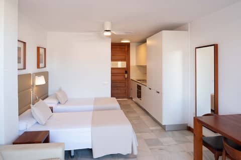 Aparthotel Parque Santiago III — hotel room