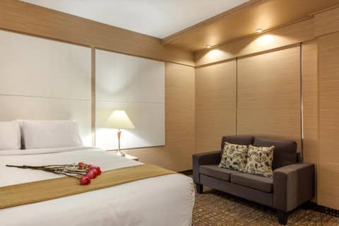 Ocean Beach Palace — hotel room